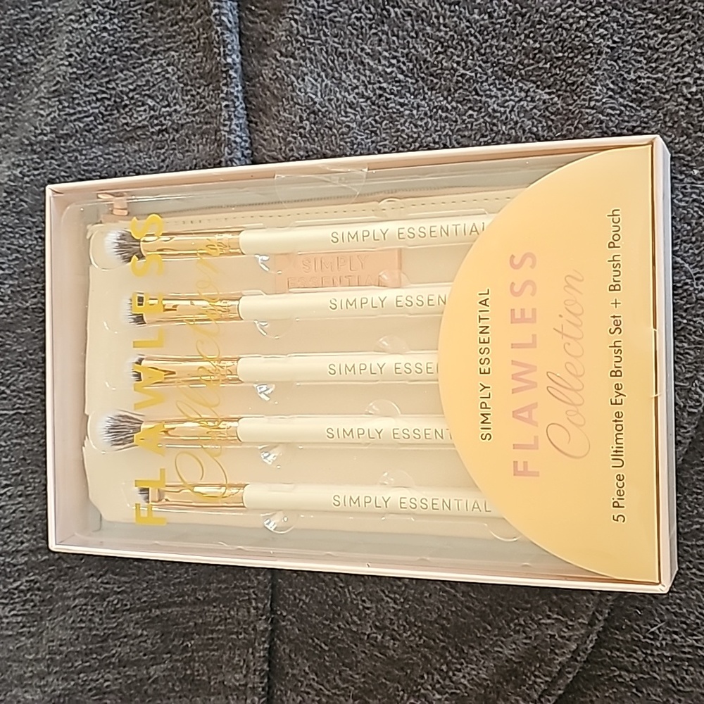 NIB Simply Essential Flawless Collection (See Full Description)